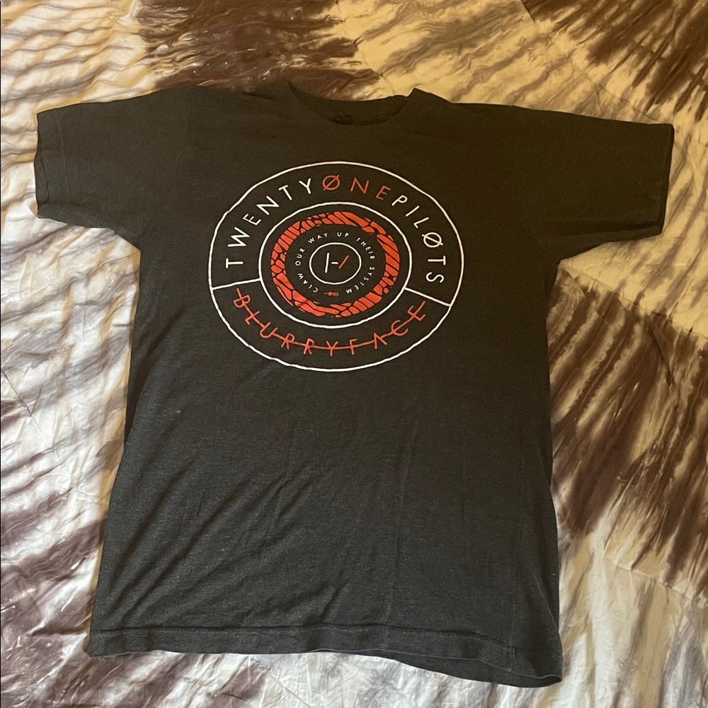 Twenty One Pilots “BlurryFace” Band T-shirt with Red and white Graphic